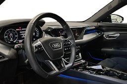 Musta Audi e-tron GT 2024 kuva 7.