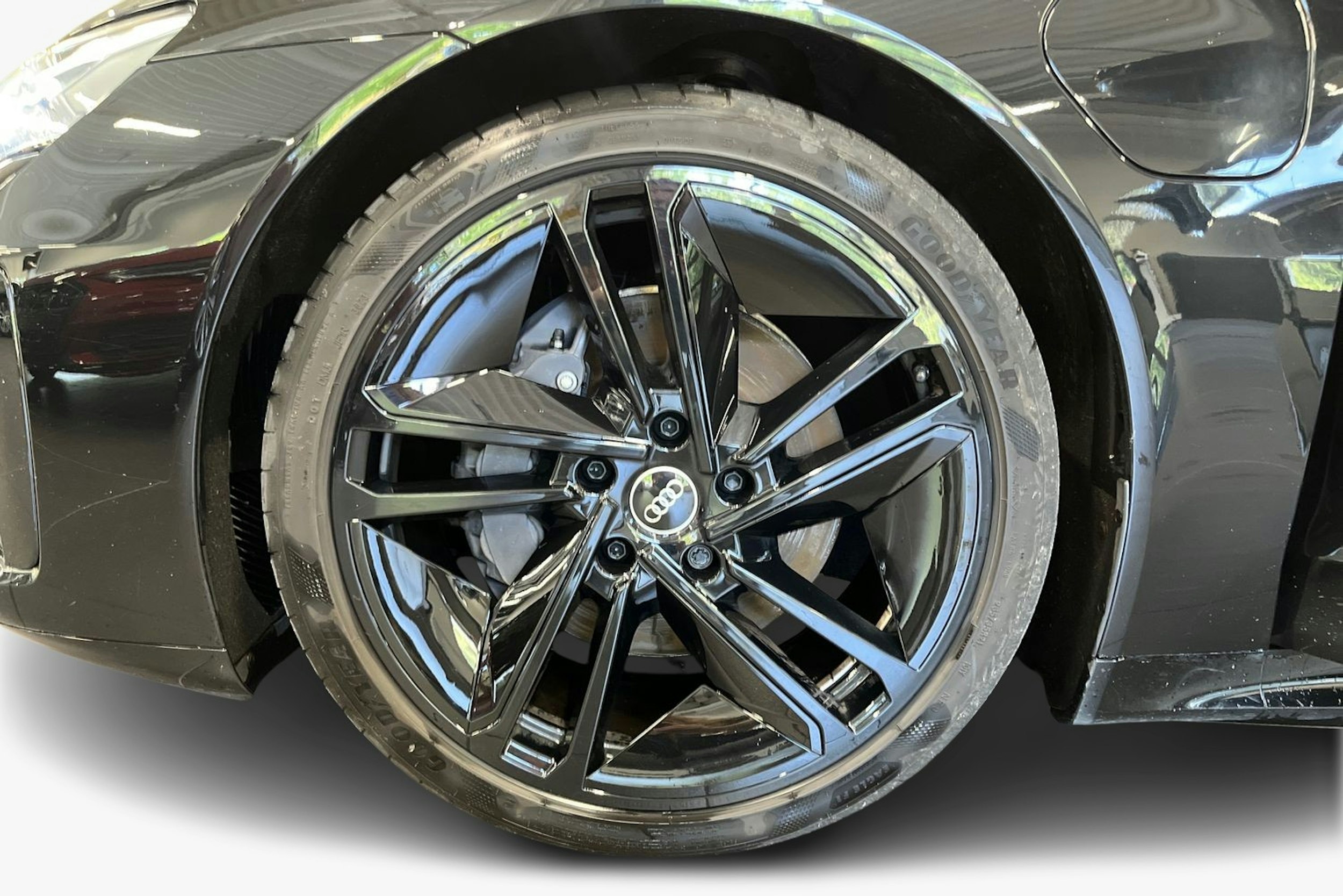 Musta Audi e-tron GT 2024 kuva 11.