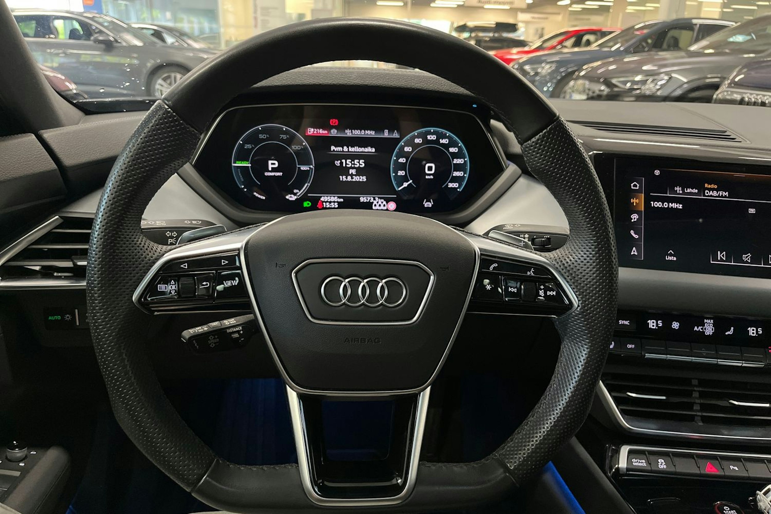 Musta Audi e-tron GT 2024 kuva 17.