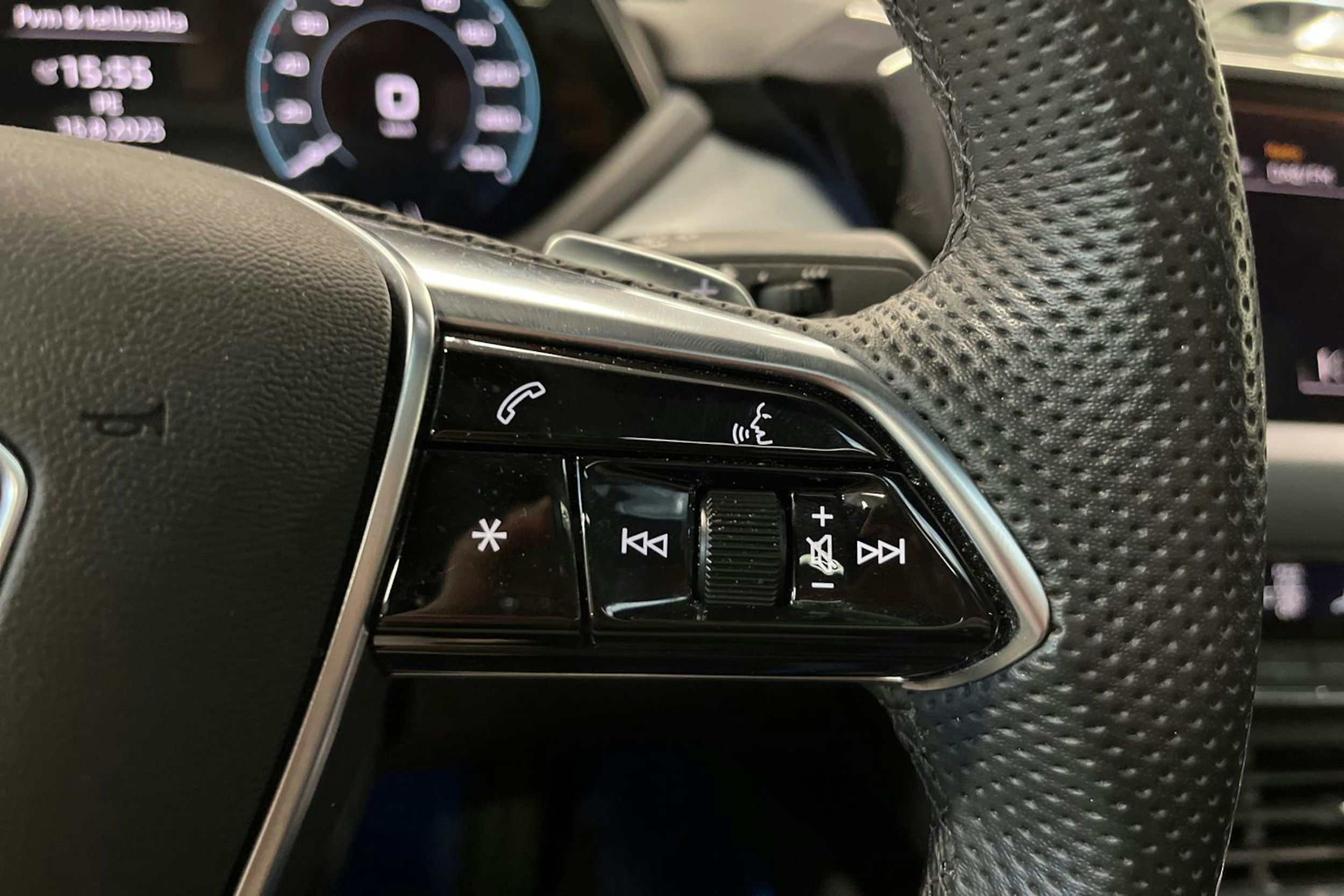 Musta Audi e-tron GT 2024 kuva 18.