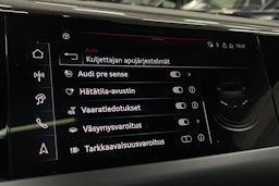 Musta Audi e-tron GT 2024 kuva 27.