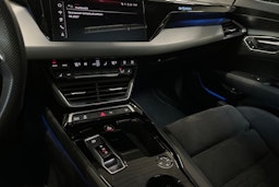 Musta Audi e-tron GT 2024 kuva 29.
