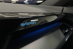 Musta Audi e-tron GT 2024 kuva 30.