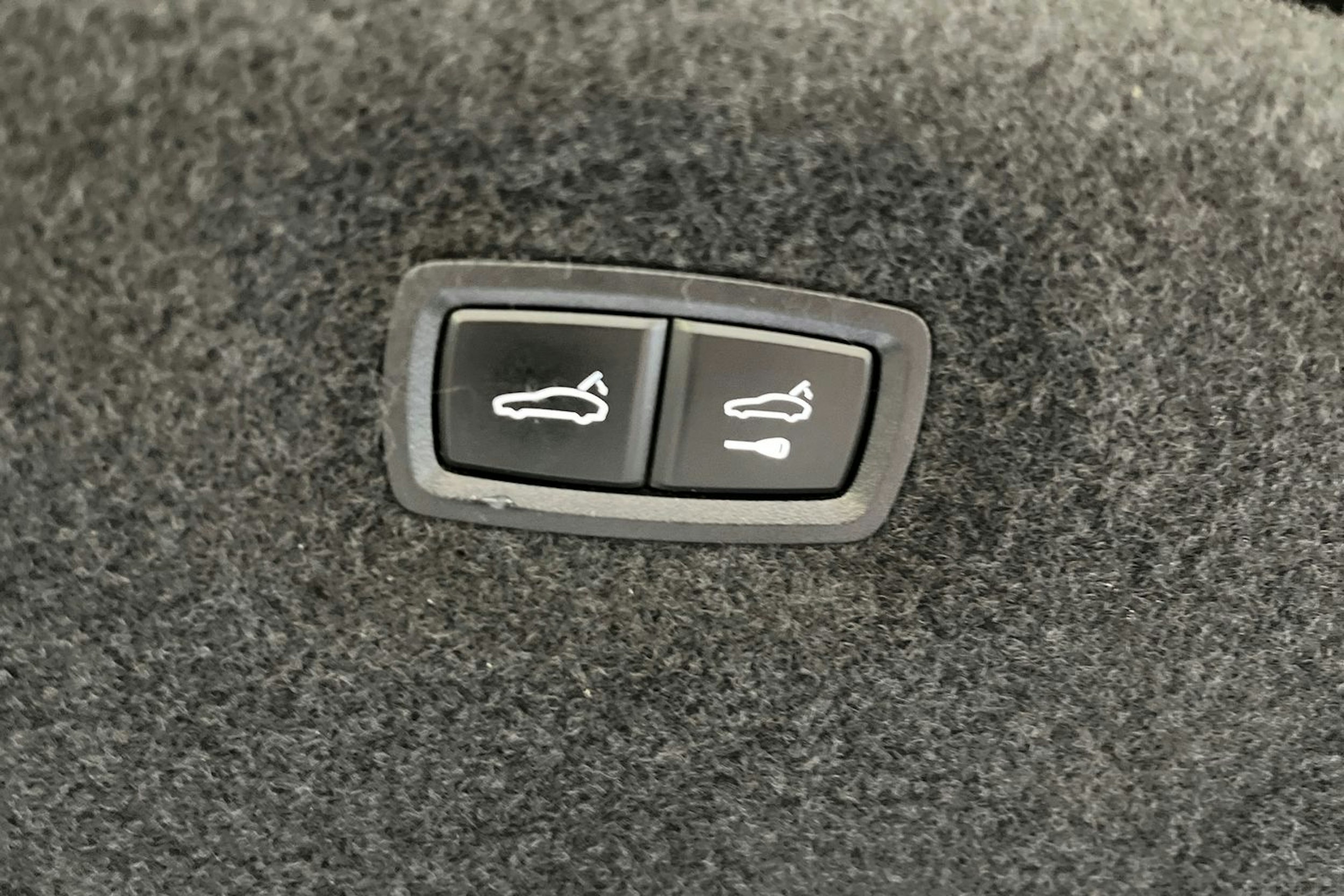 Musta Audi e-tron GT 2024 kuva 32.