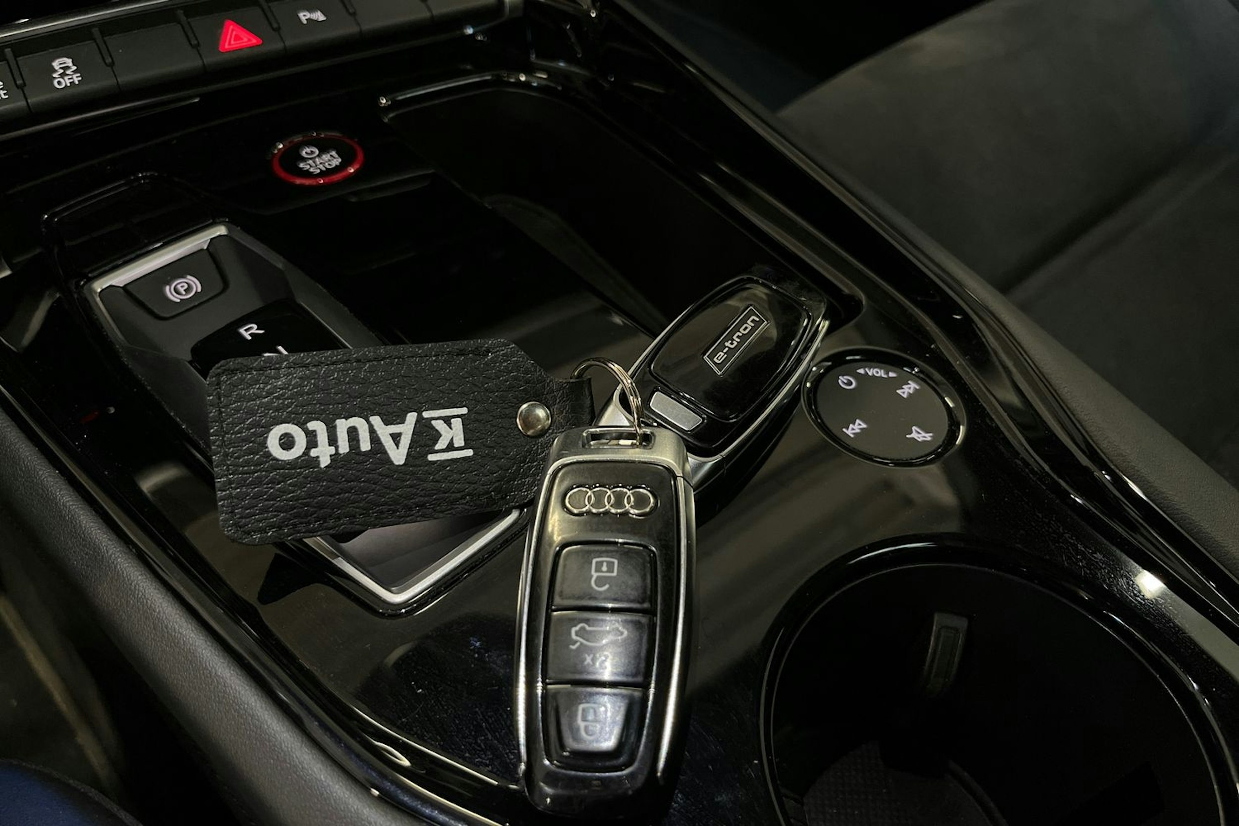 Musta Audi e-tron GT 2024 kuva 33.