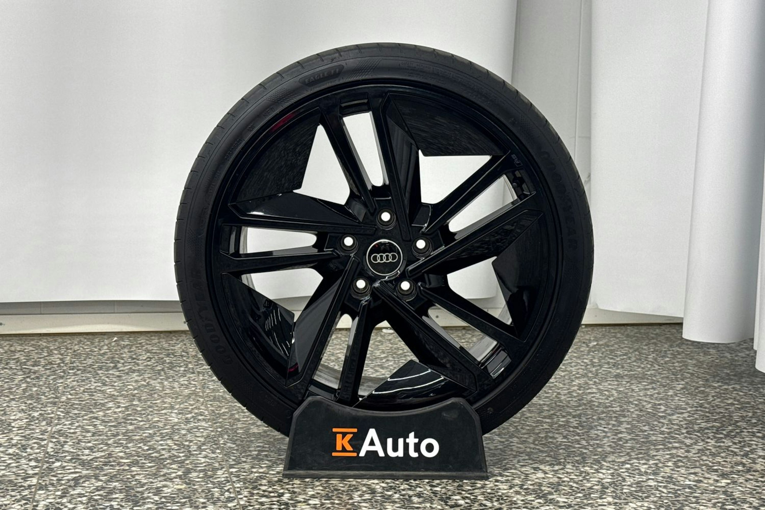 Musta Audi e-tron GT 2024 kuva 42.