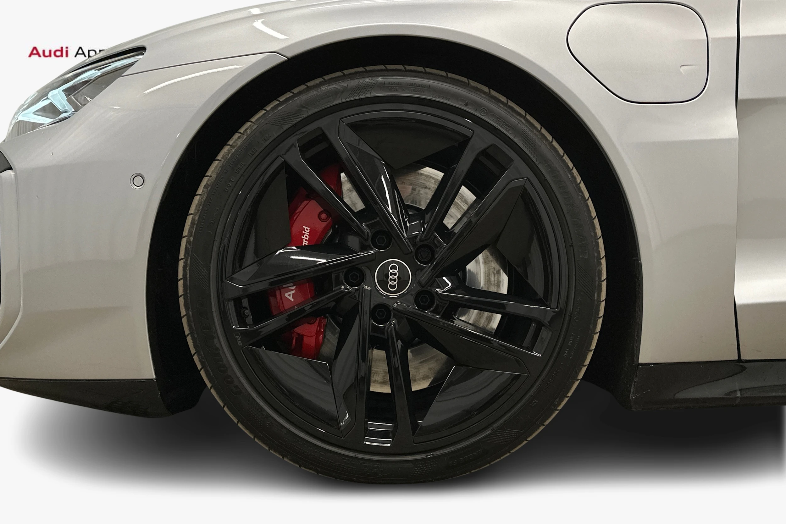 harmaa Audi e-tron GT 2025 kuva 9.