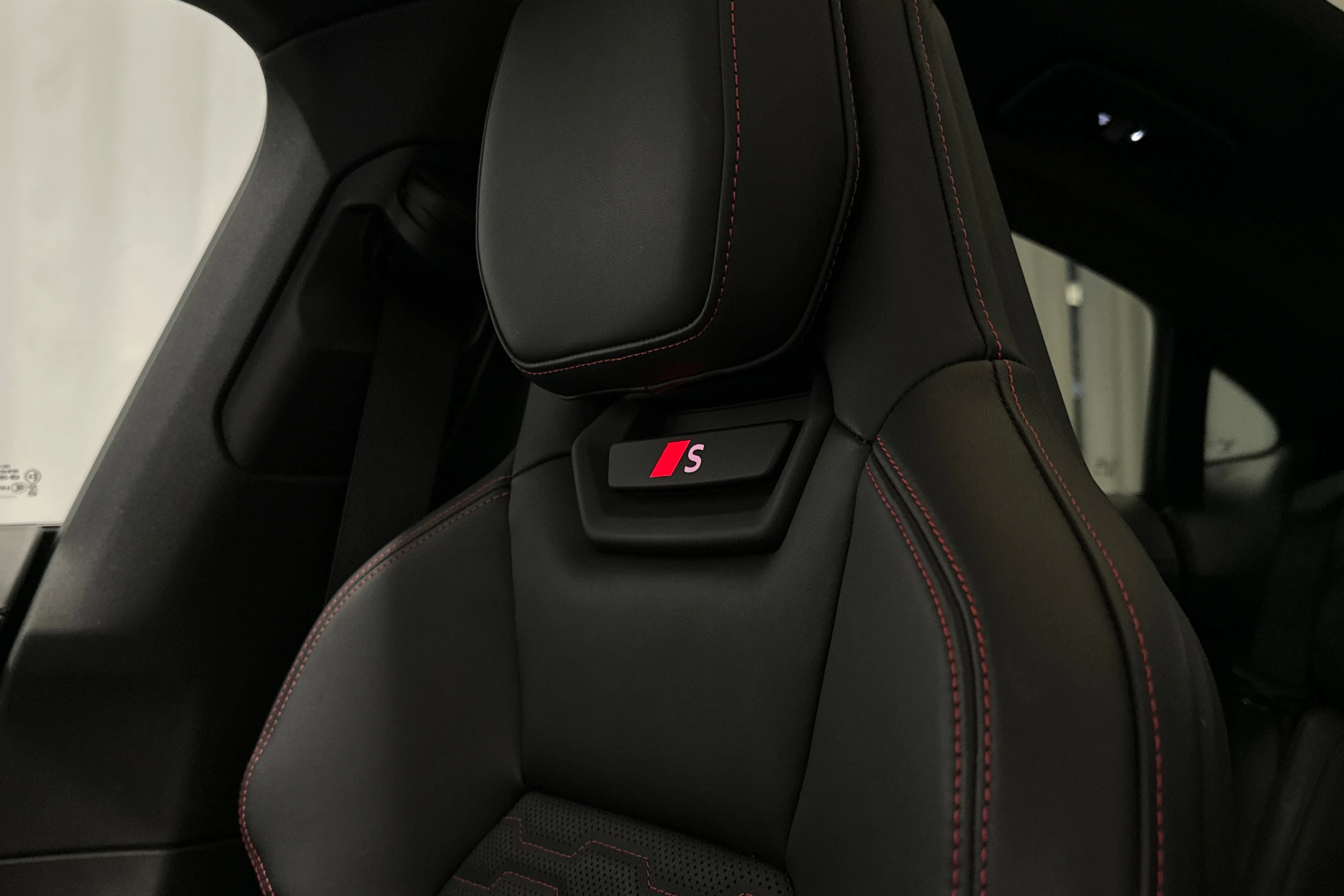 harmaa Audi e-tron GT 2025 kuva 25.