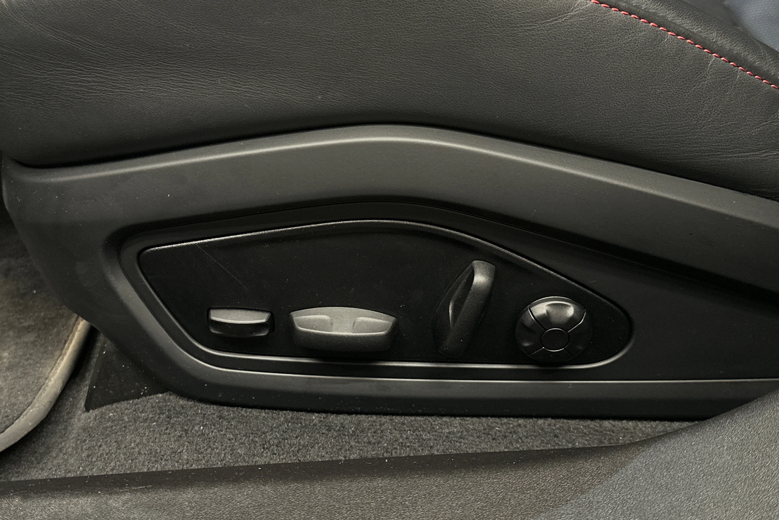 harmaa Audi e-tron GT 2025 kuva 26.