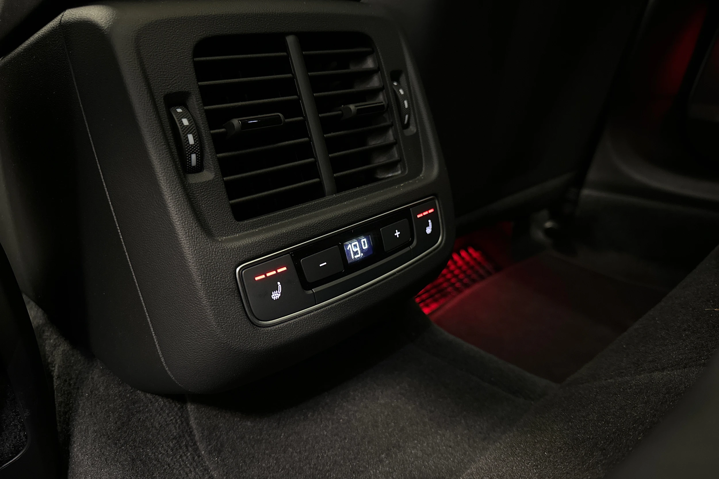 harmaa Audi e-tron GT 2025 kuva 29.