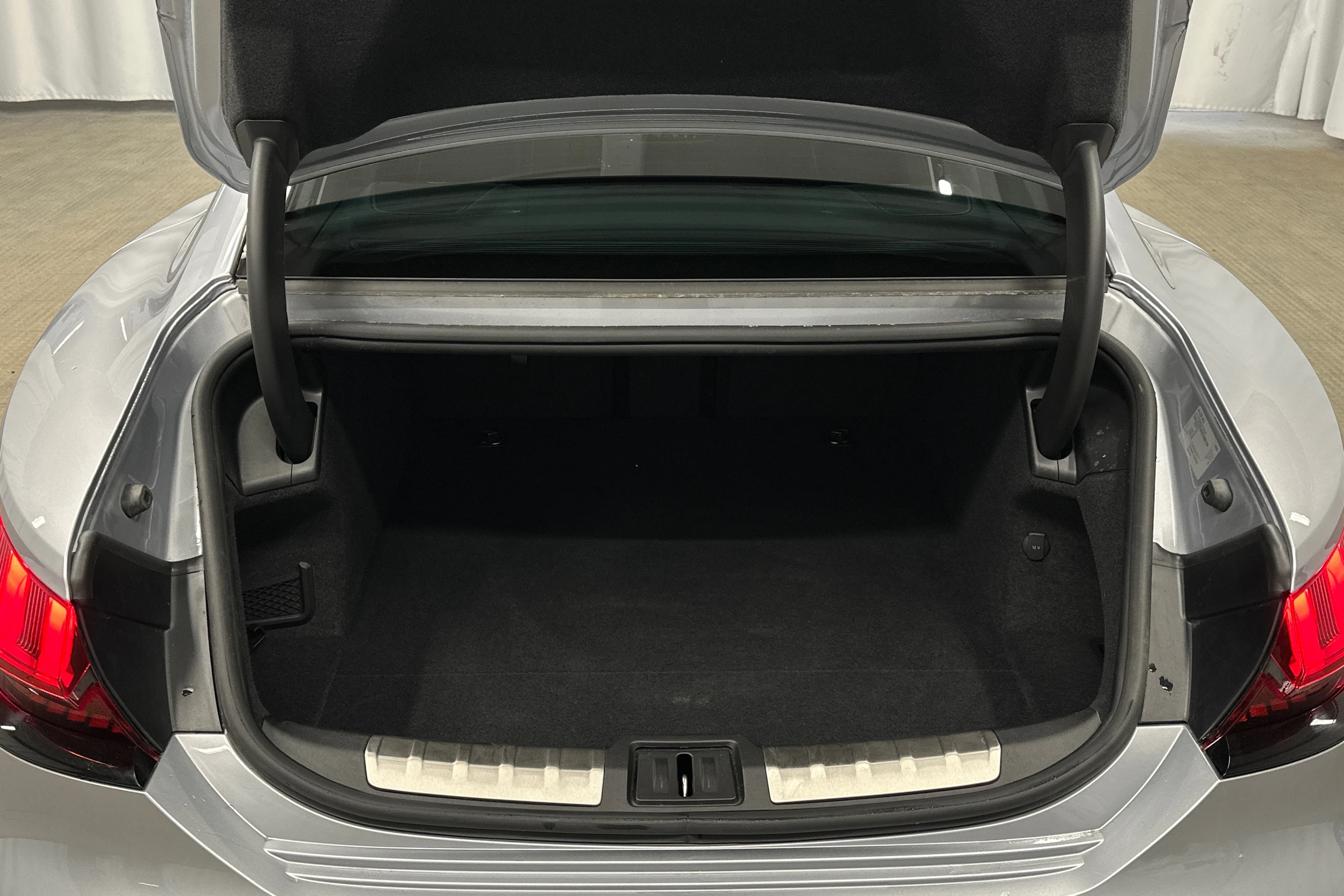 harmaa Audi e-tron GT 2025 kuva 30.