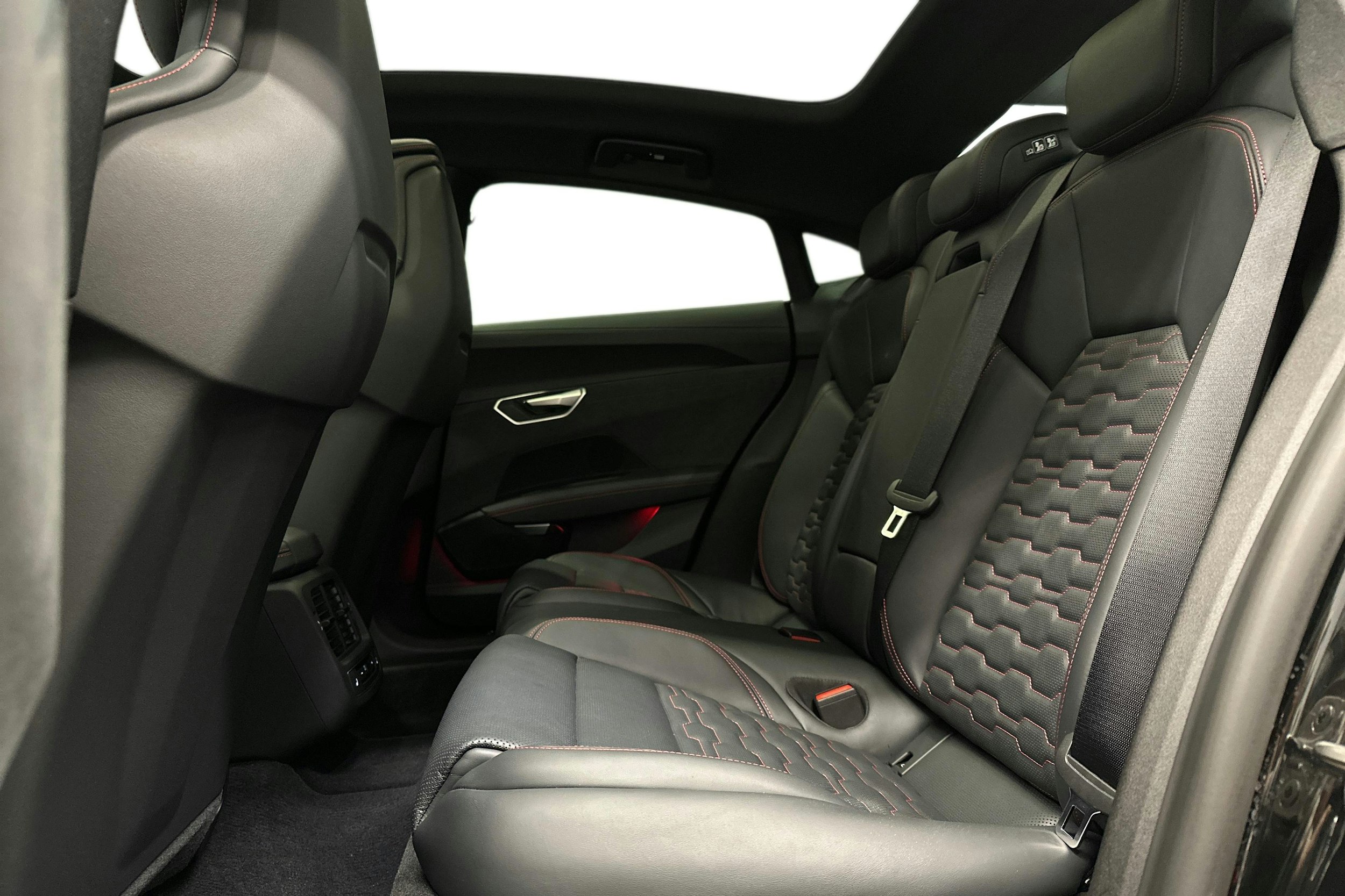 musta Audi e-tron GT 2025 kuva 10.