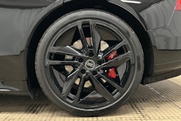 musta Audi e-tron GT 2025 kuva 12.