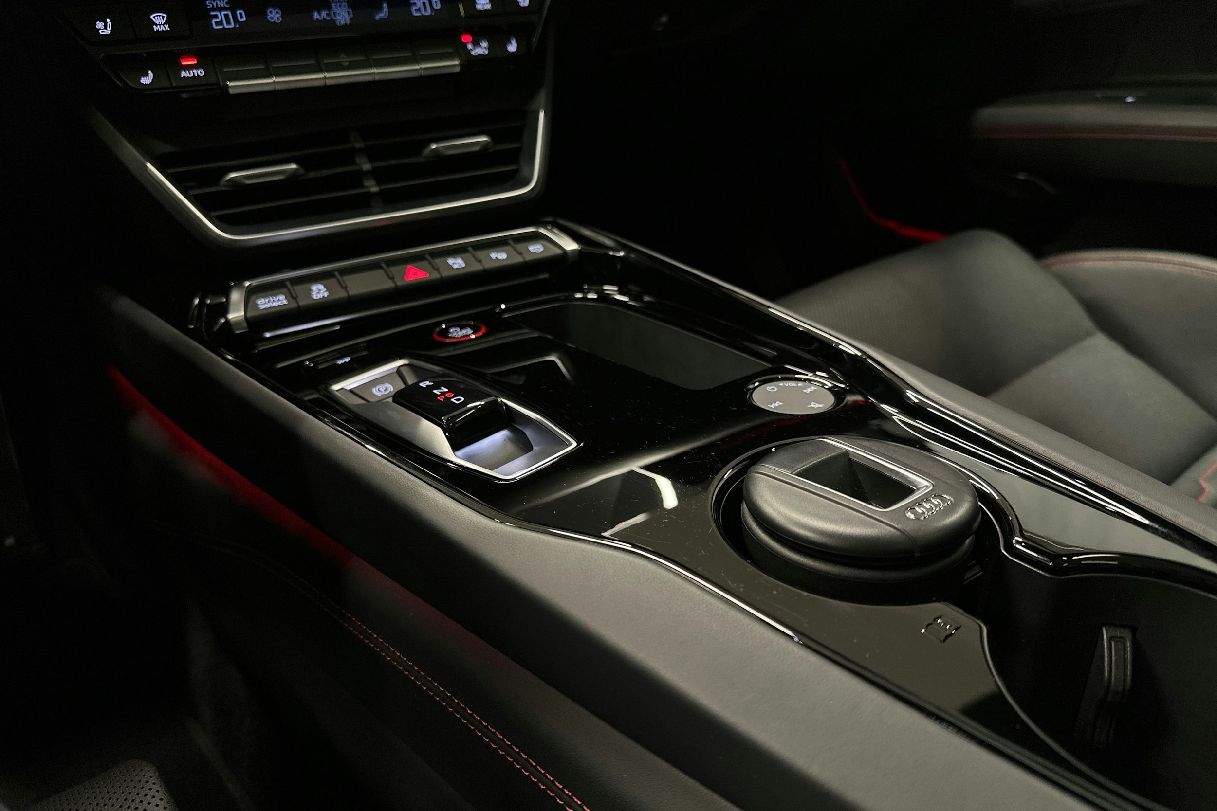 musta Audi e-tron GT 2025 kuva 28.