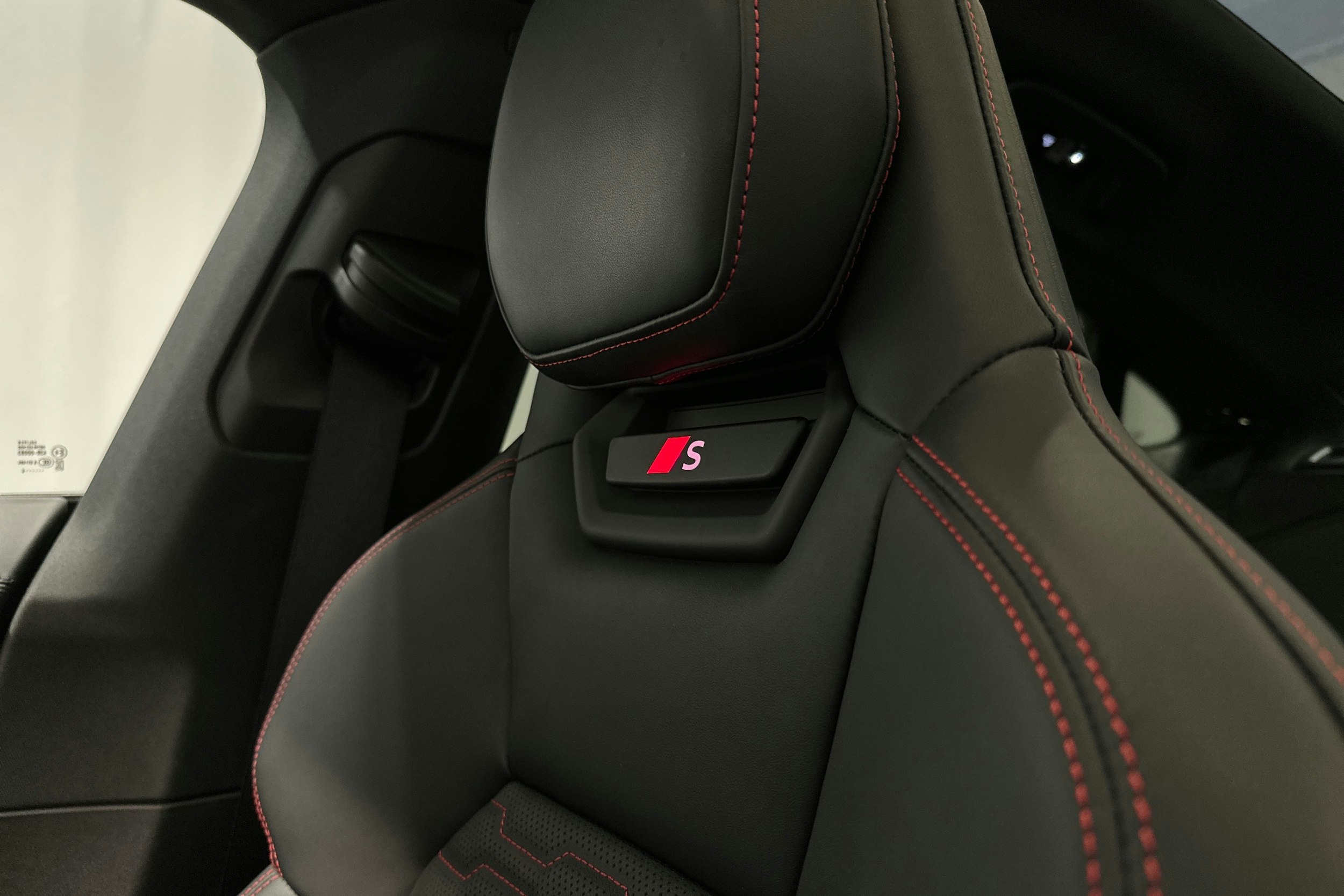 musta Audi e-tron GT 2025 kuva 32.