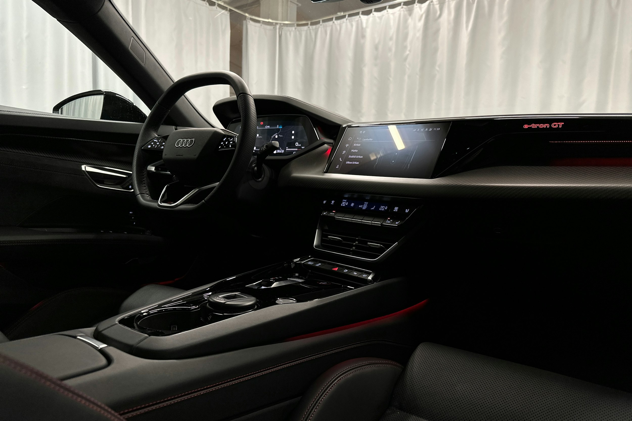 musta Audi e-tron GT 2025 kuva 36.