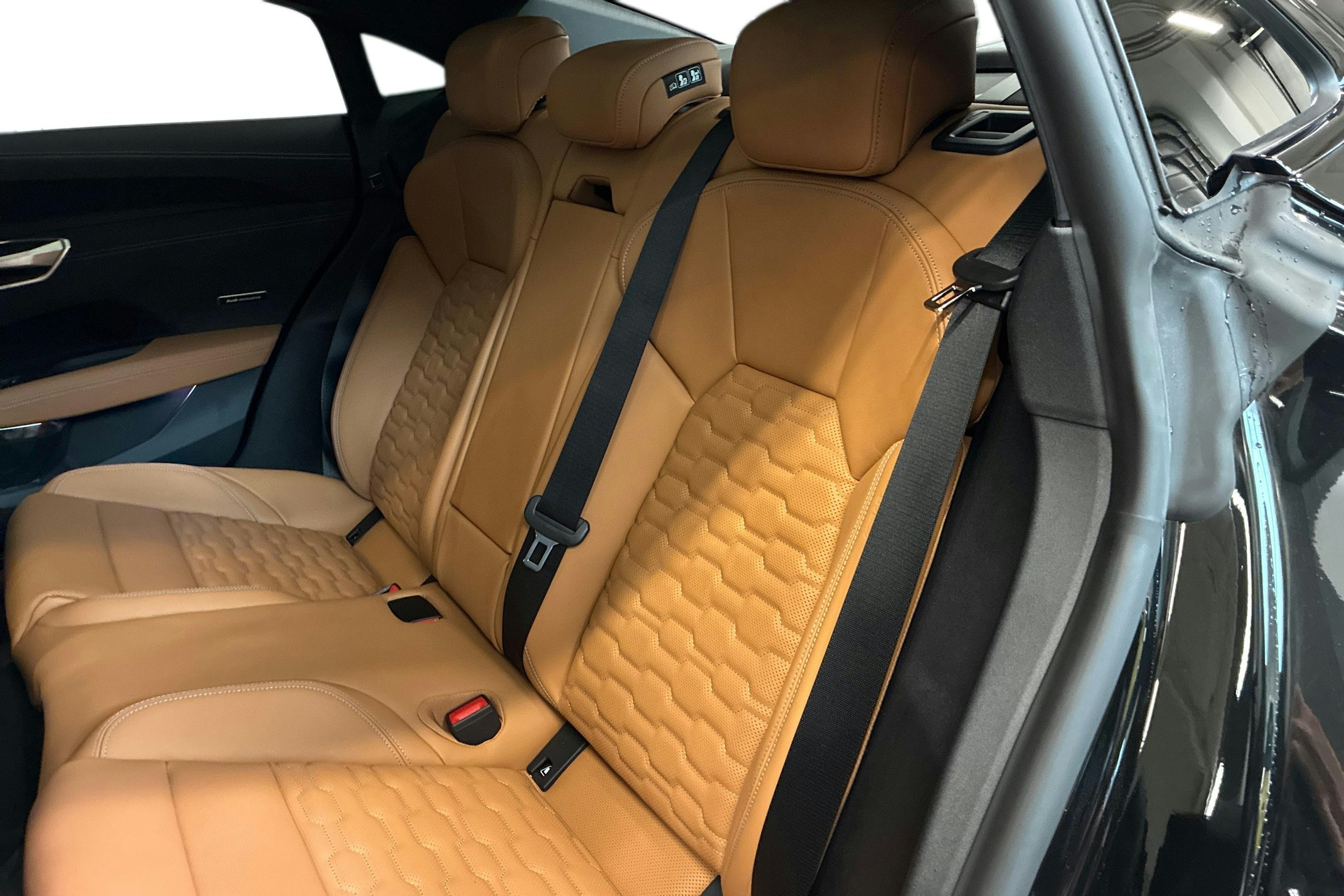 musta Audi e-tron GT 2025 kuva 8.