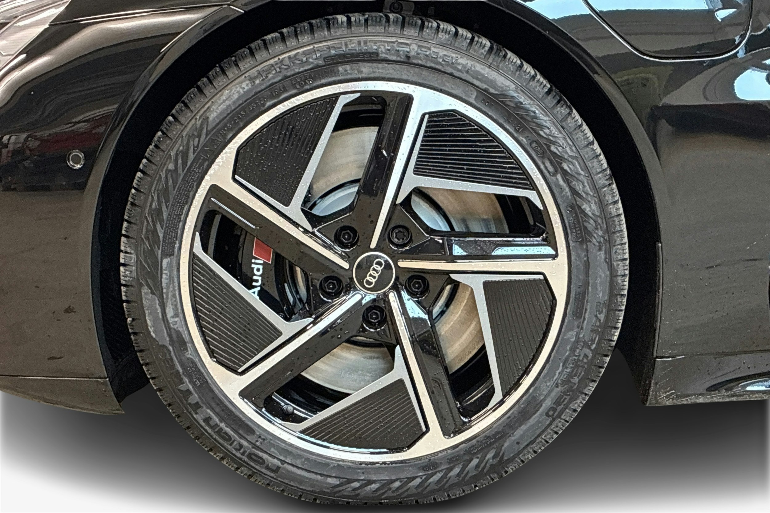 musta Audi e-tron GT 2025 kuva 9.