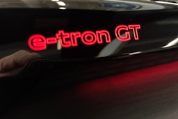 musta Audi e-tron GT 2025 kuva 13.