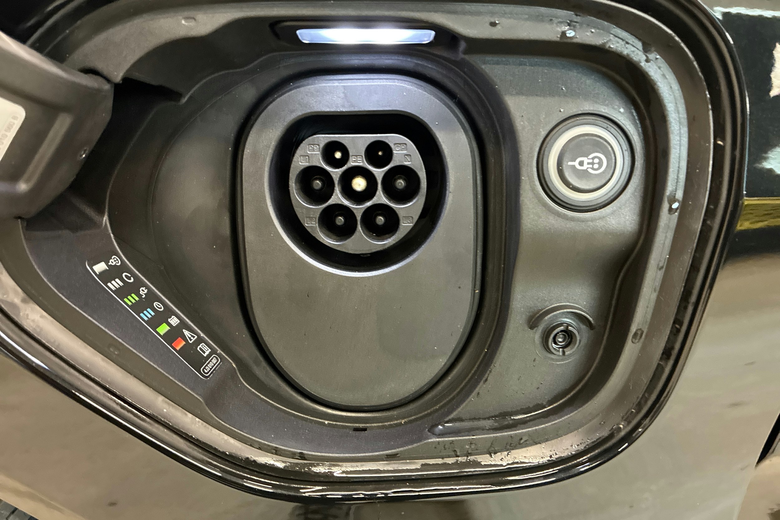 musta Audi e-tron GT 2025 kuva 14.