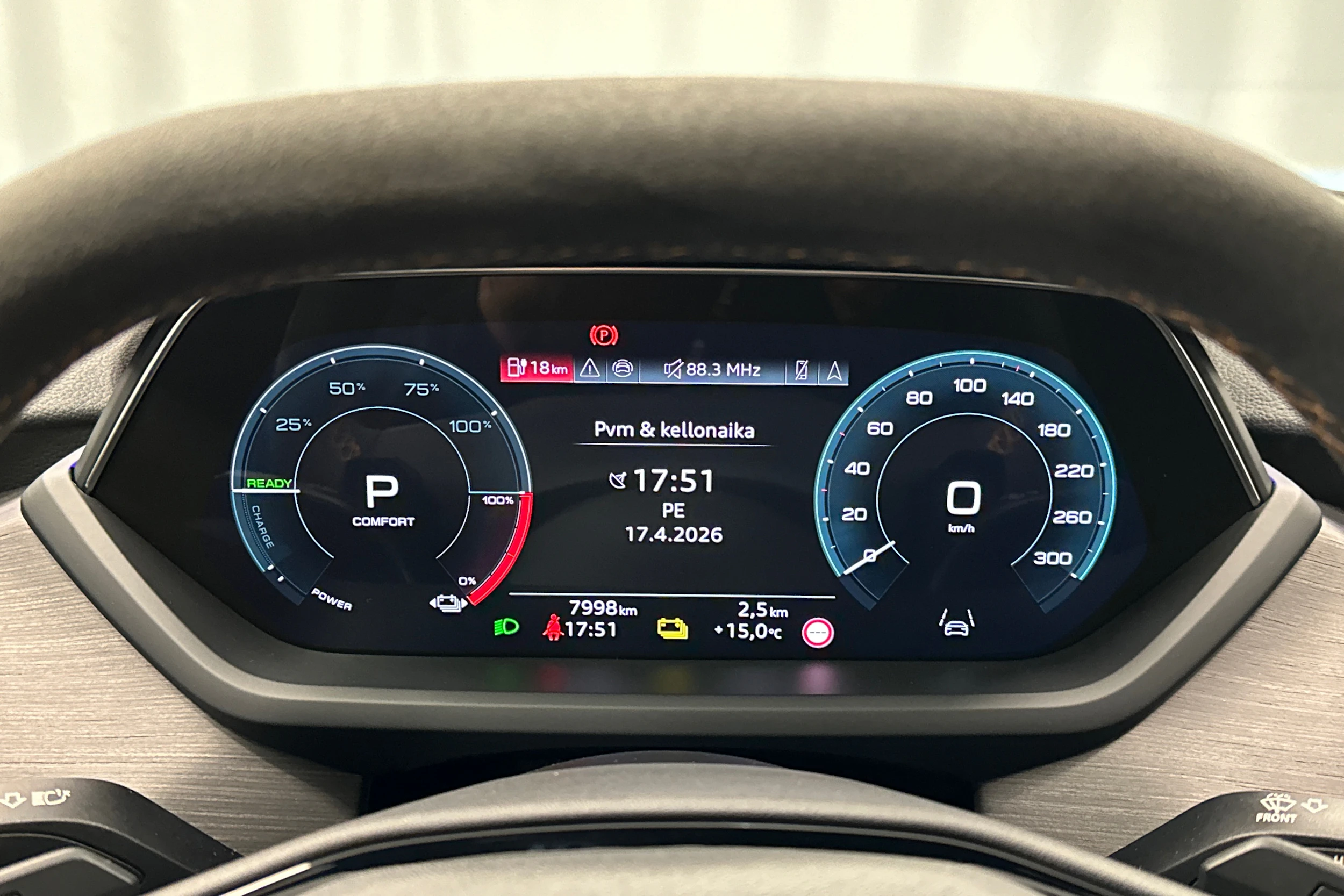 musta Audi e-tron GT 2025 kuva 14.