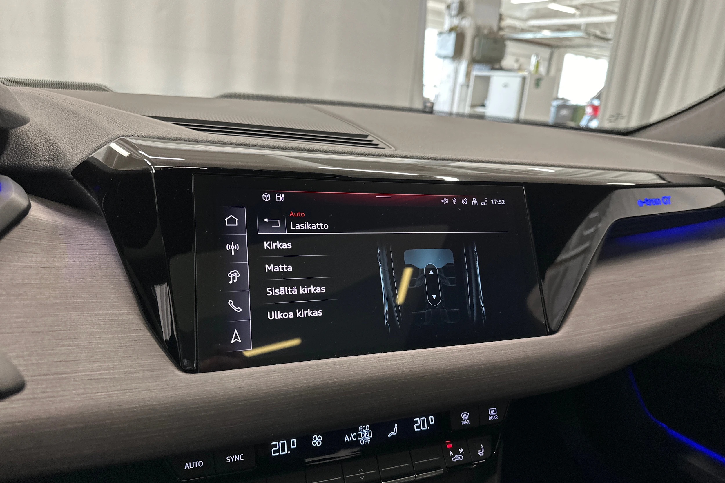 musta Audi e-tron GT 2025 kuva 18.