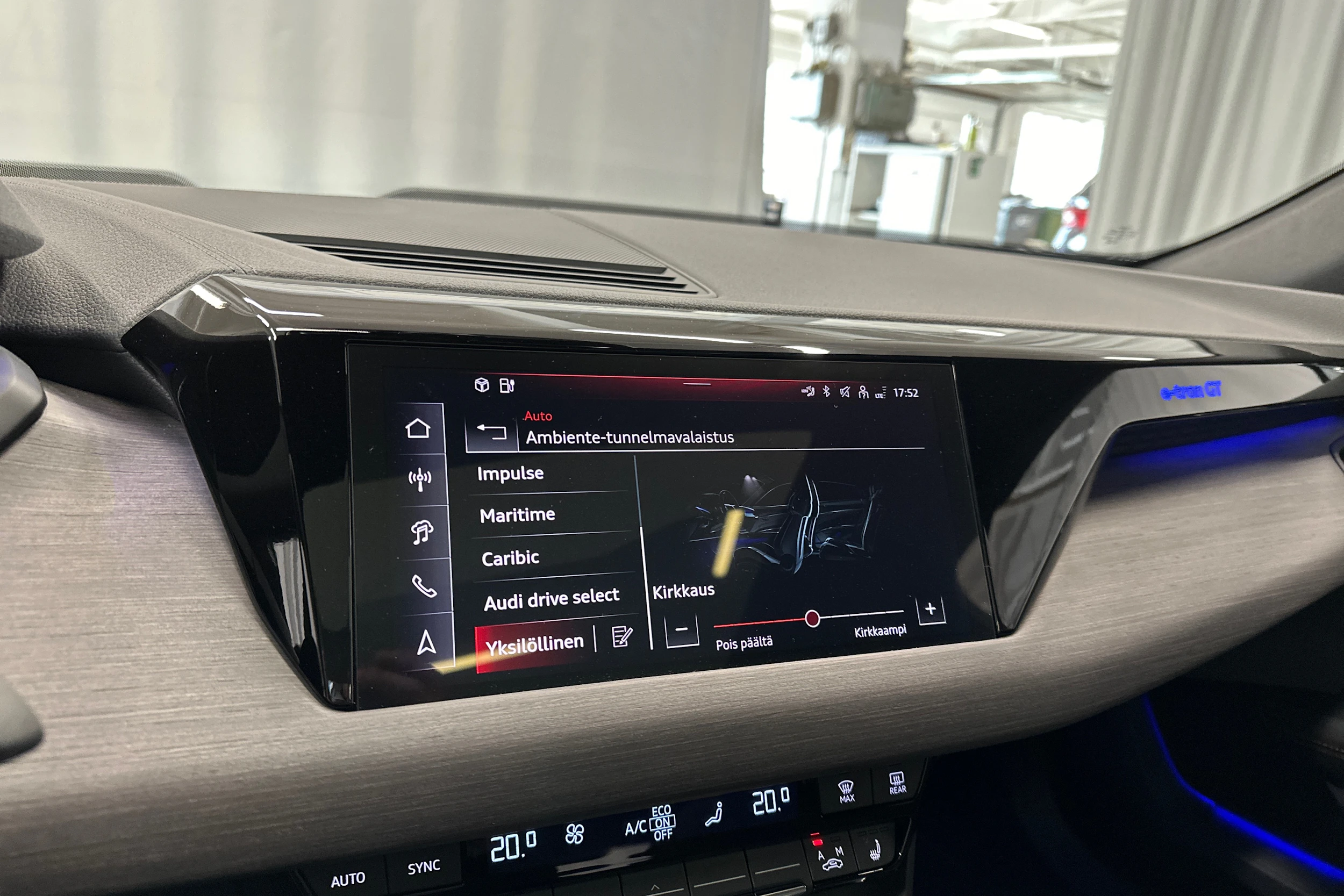 musta Audi e-tron GT 2025 kuva 19.