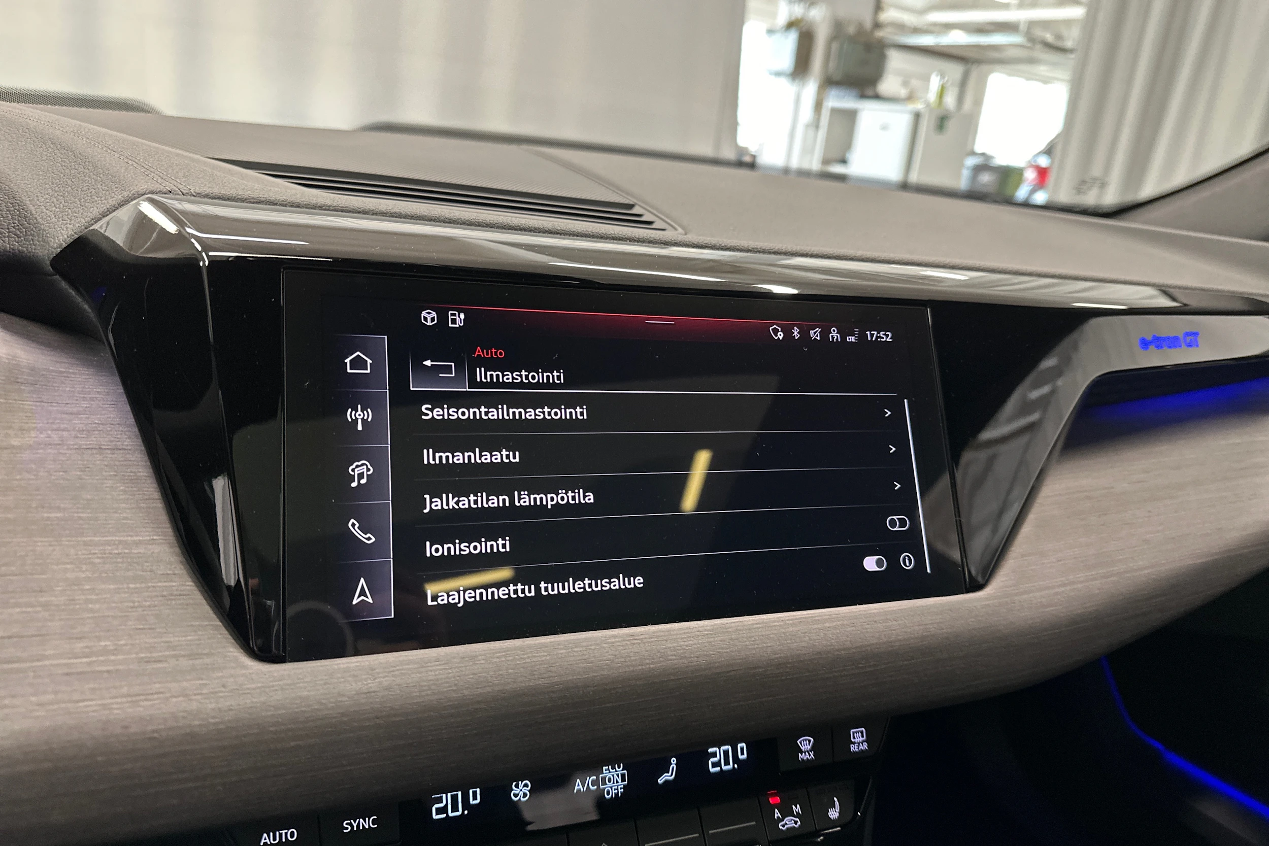 musta Audi e-tron GT 2025 kuva 23.