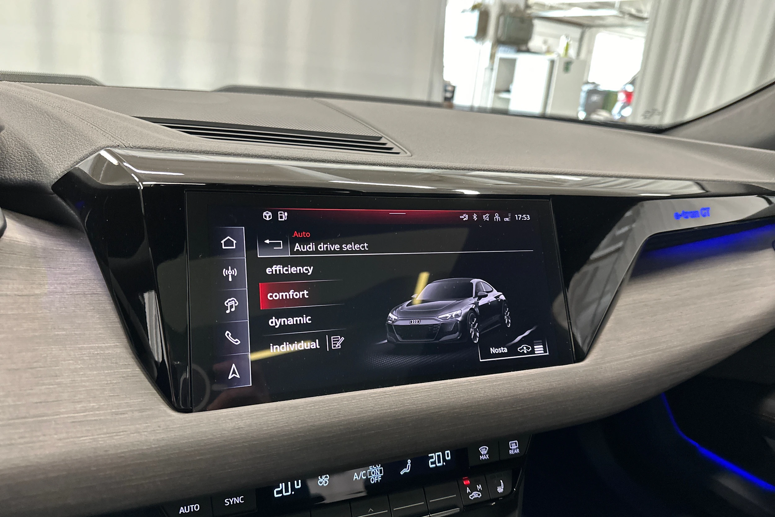 musta Audi e-tron GT 2025 kuva 24.