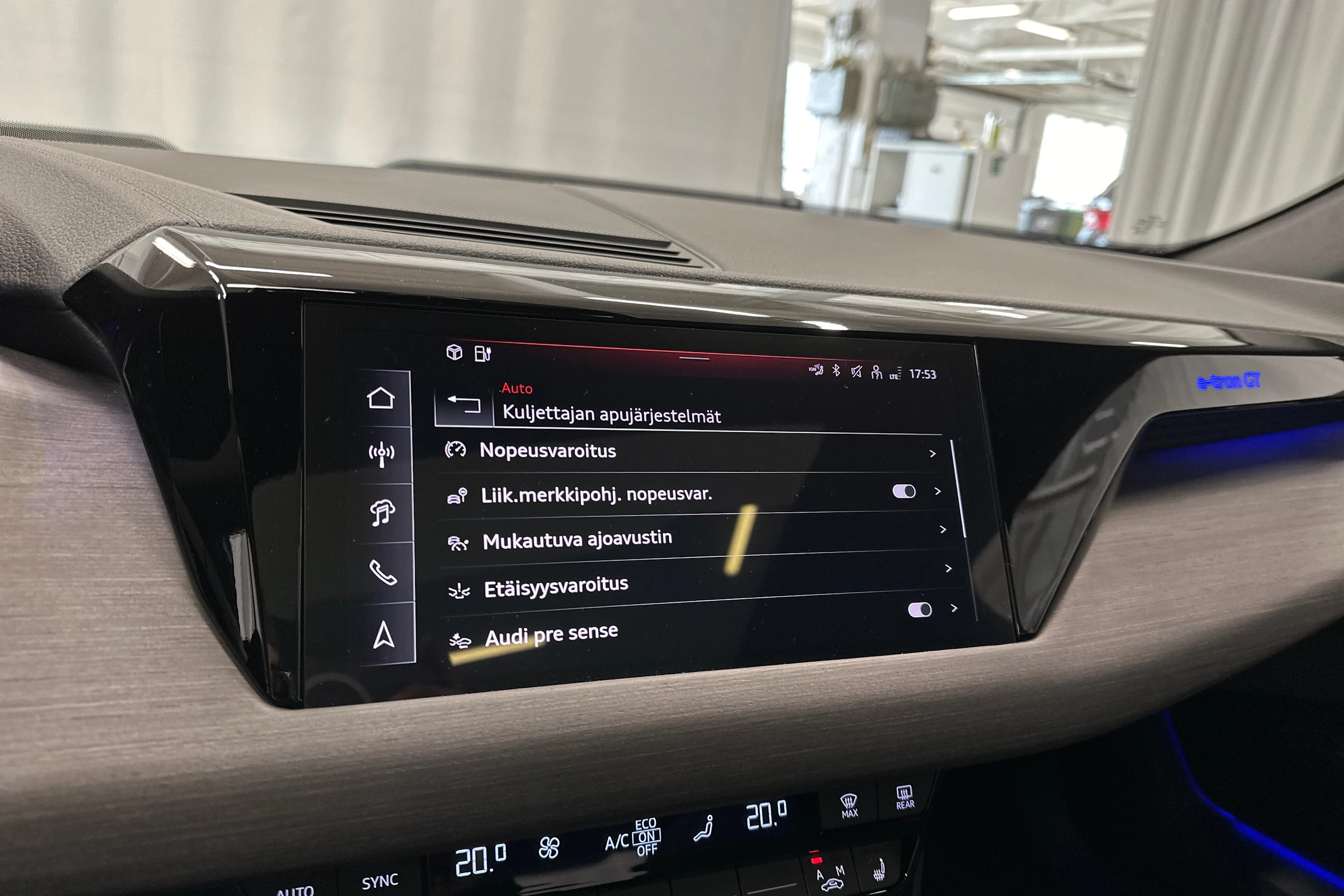 musta Audi e-tron GT 2025 kuva 25.