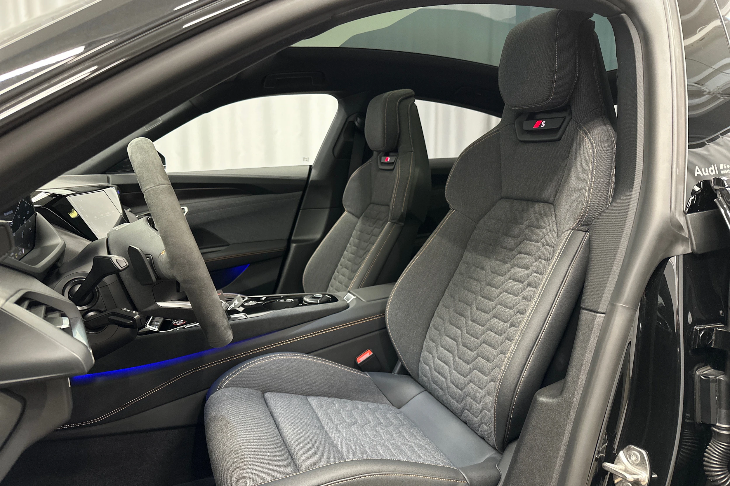 musta Audi e-tron GT 2025 kuva 31.