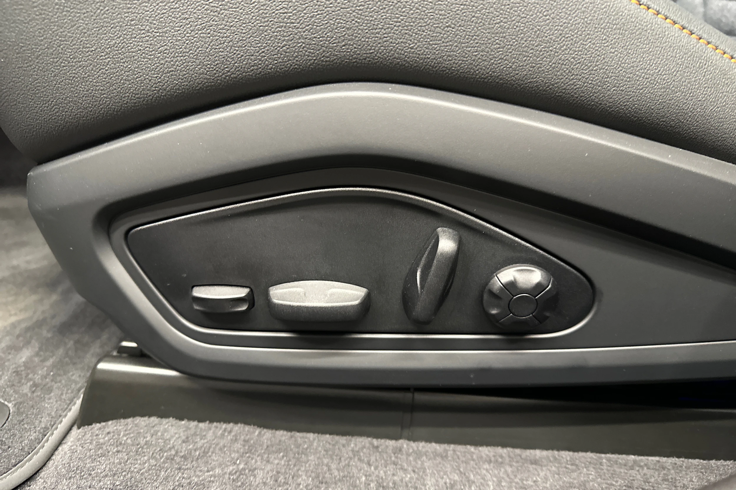 musta Audi e-tron GT 2025 kuva 32.