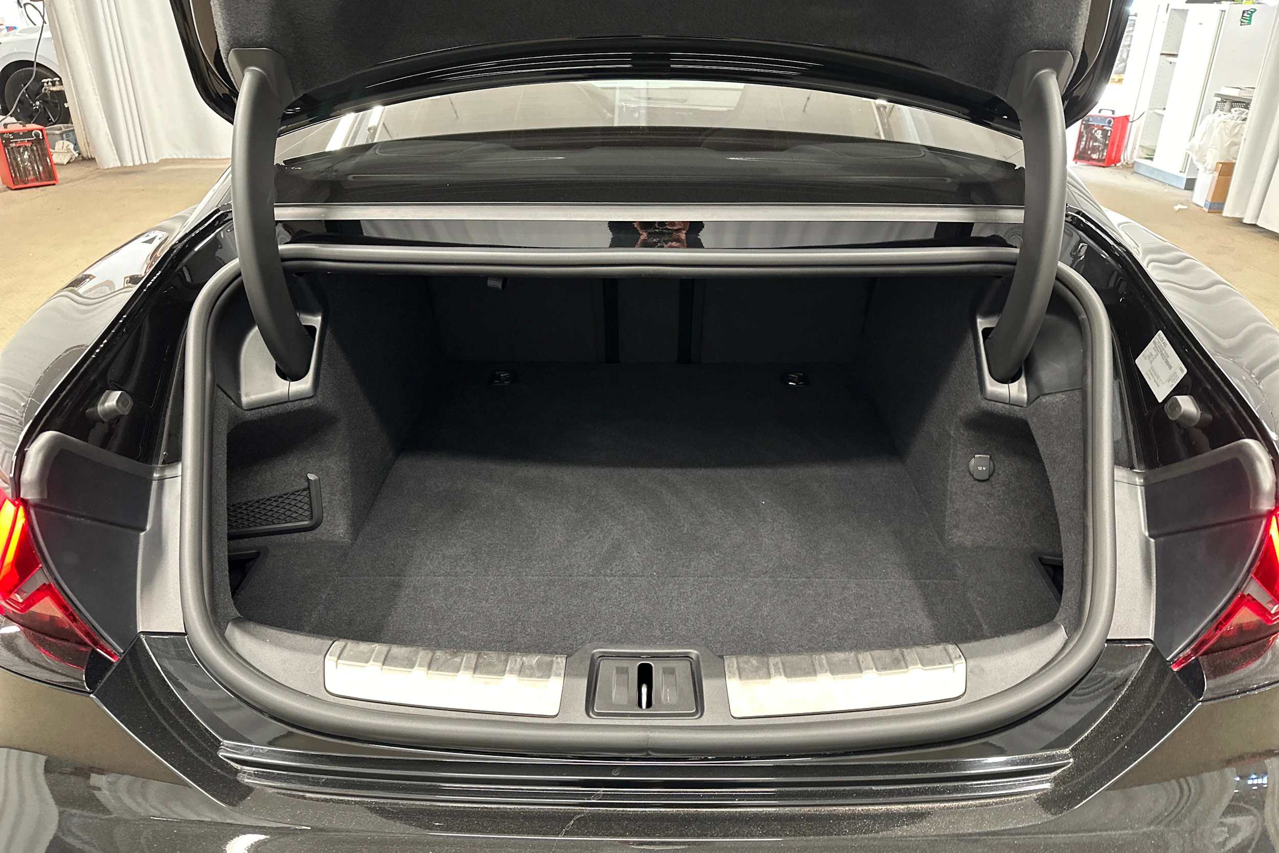 musta Audi e-tron GT 2025 kuva 36.