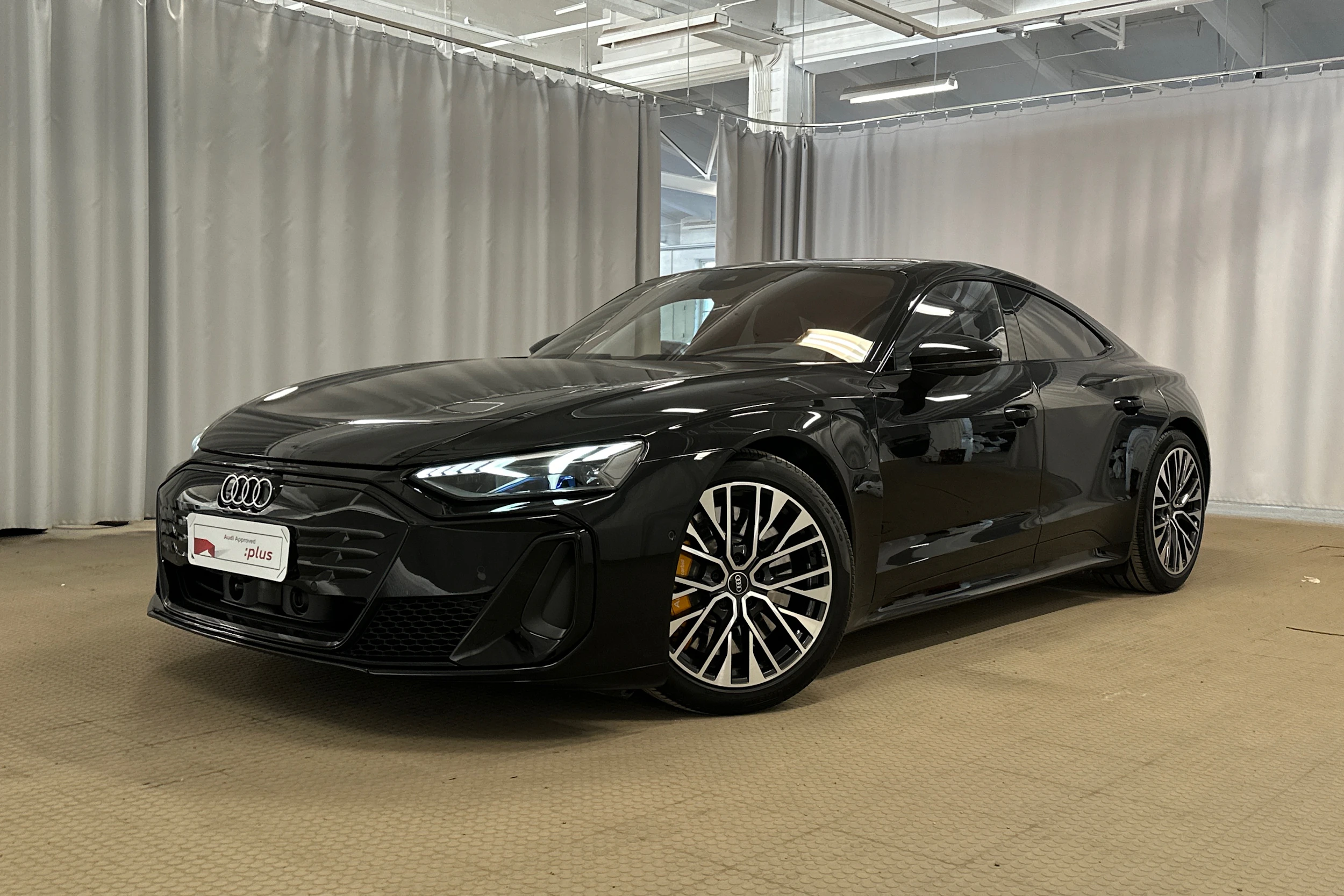 musta Audi e-tron GT 2025 kuva 39.