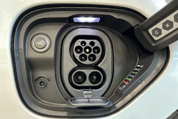 valkoinen Audi e-tron GT 2026 kuva 15.