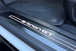 valkoinen Audi e-tron GT 2026 kuva 24.