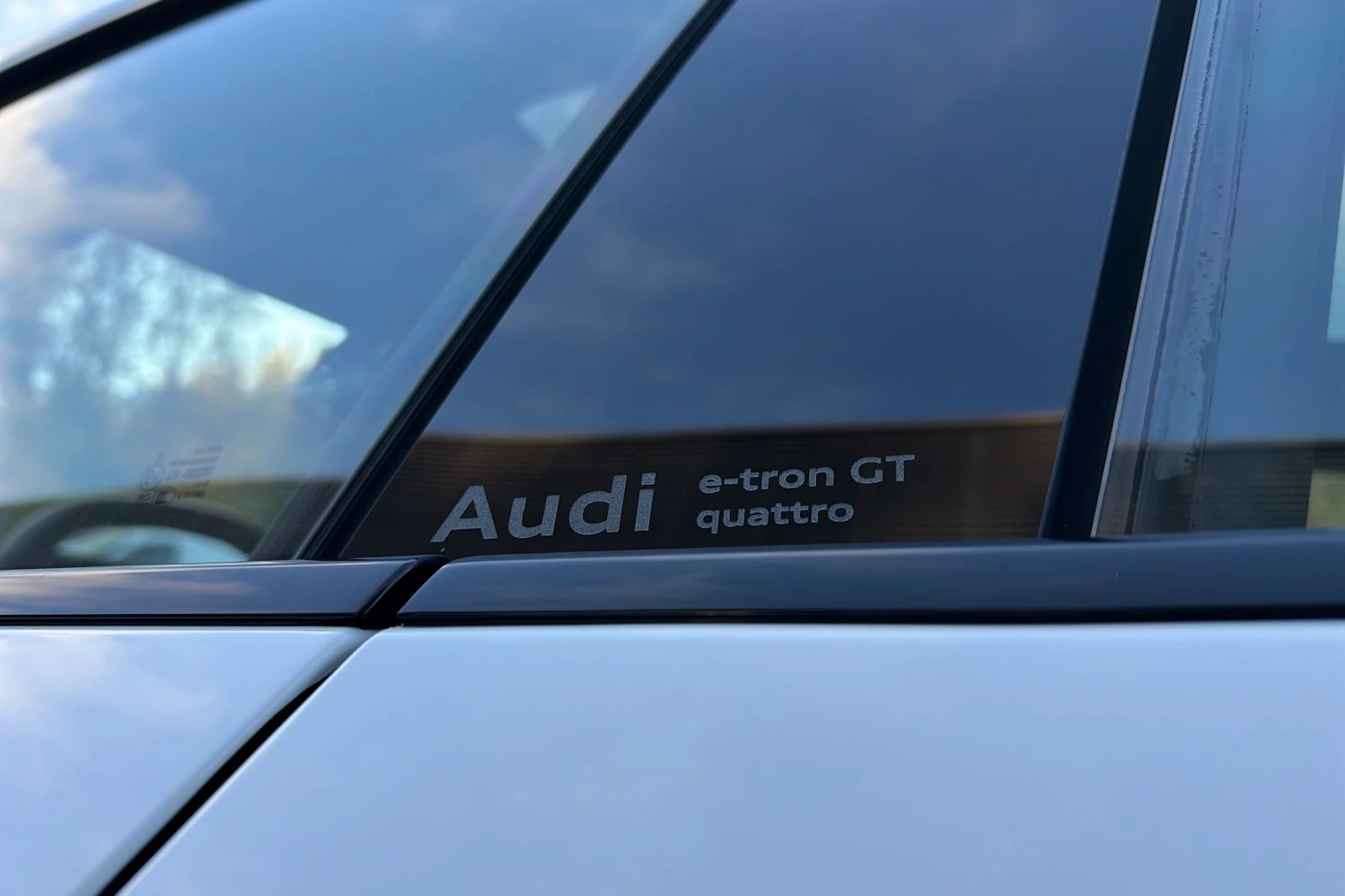 valkoinen Audi e-tron GT 2026 kuva 27.