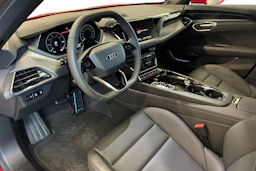punainen Audi e-tron GT 2026 kuva 6.