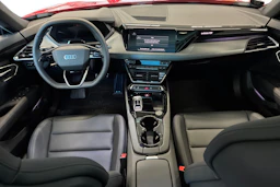punainen Audi e-tron GT 2026 kuva 7.