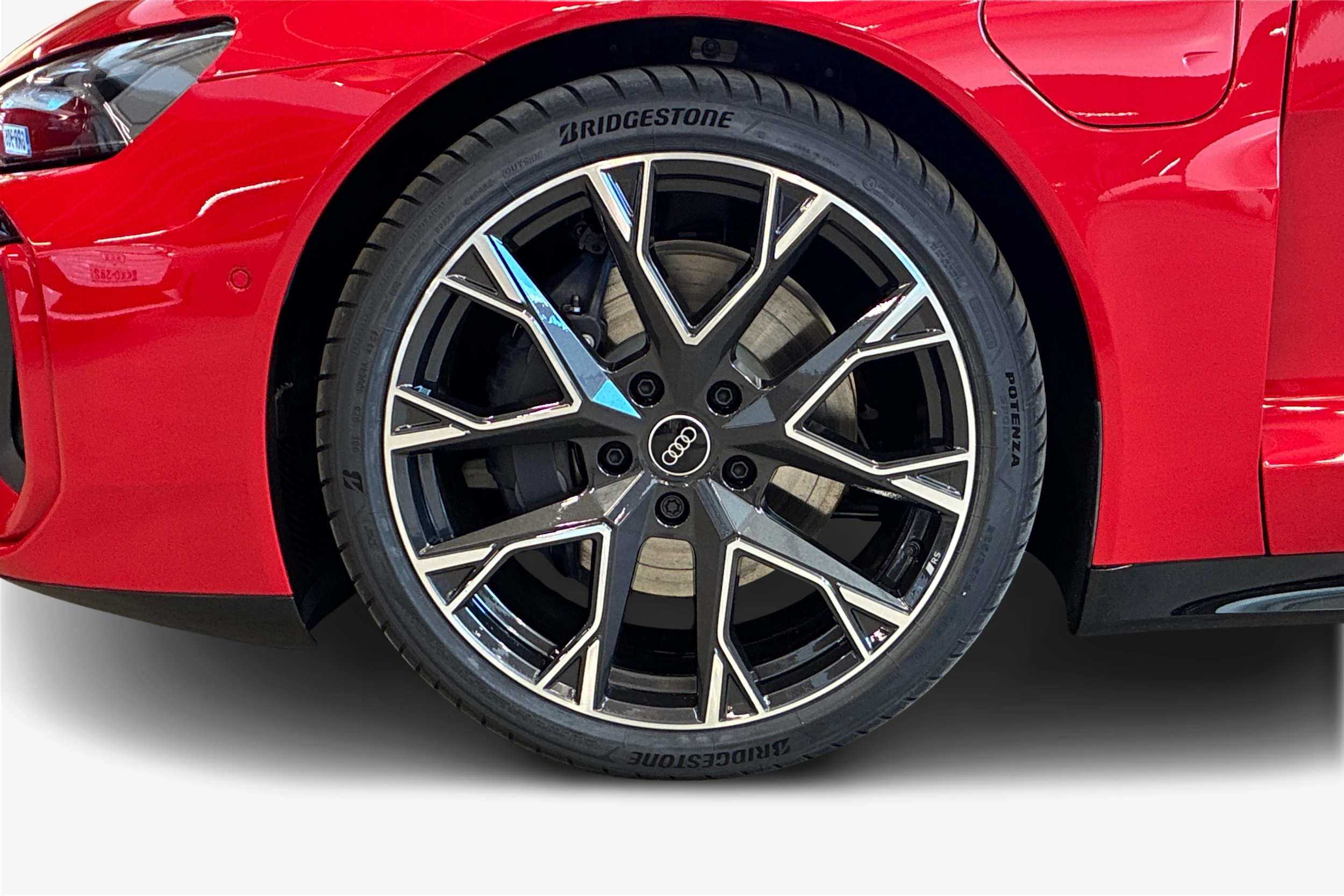 punainen Audi e-tron GT 2026 kuva 9.