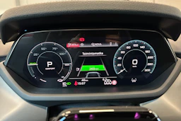 punainen Audi e-tron GT 2026 kuva 11.