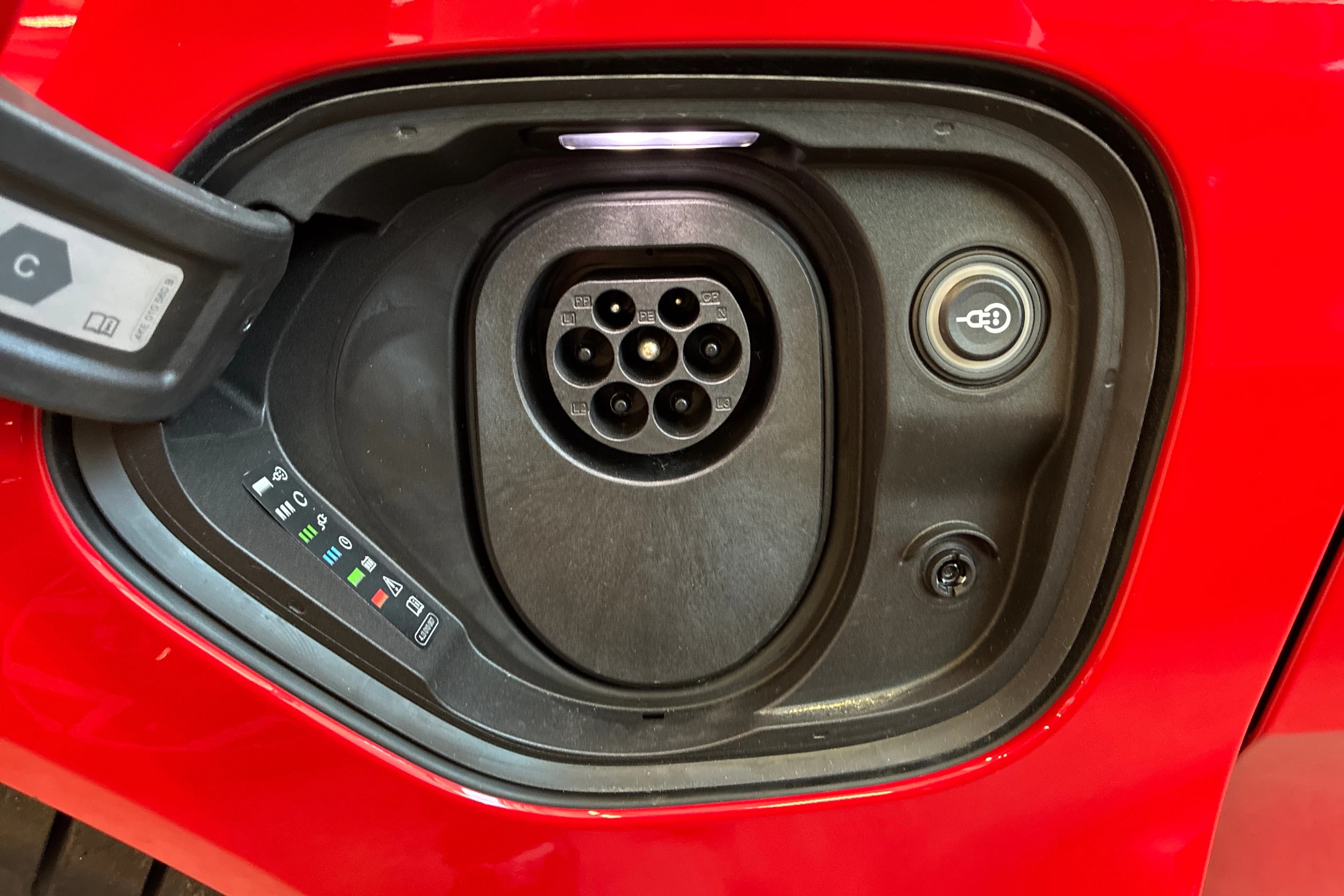punainen Audi e-tron GT 2026 kuva 15.