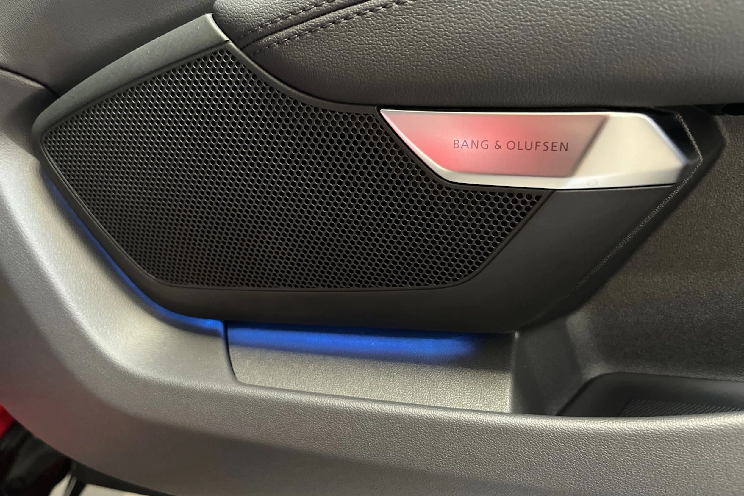 met. punainen Audi e-tron GT 2026 kuva 15.