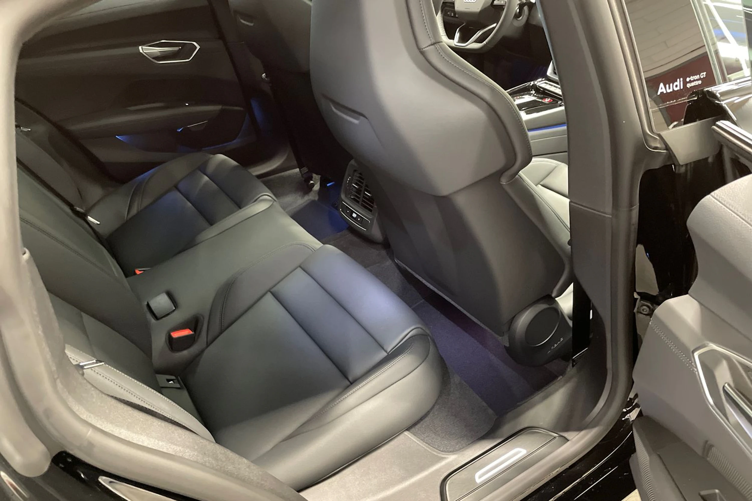 musta Audi e-tron GT 2026 kuva 13.