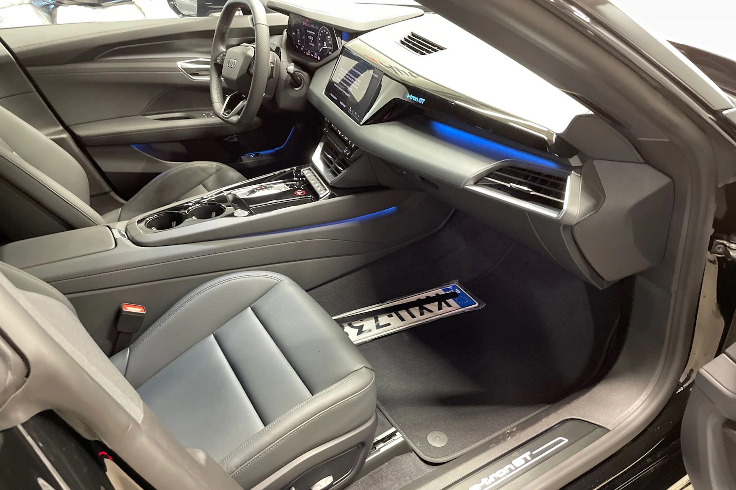 musta Audi e-tron GT 2026 kuva 14.