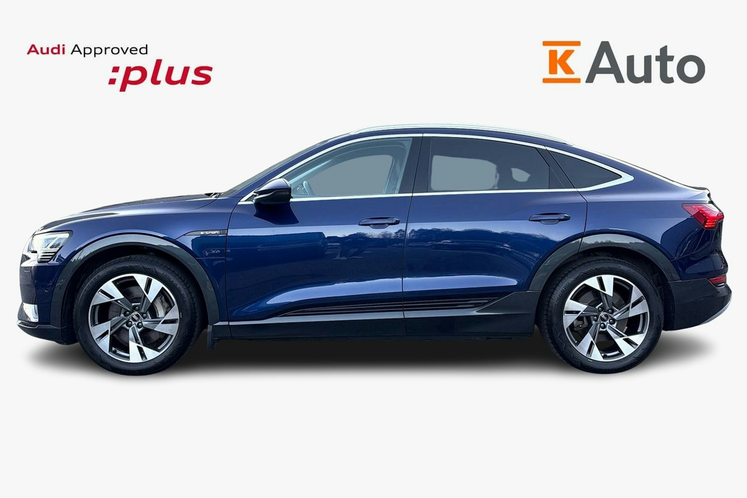 Sininen Audi e-tron 2021 kuva 24.
