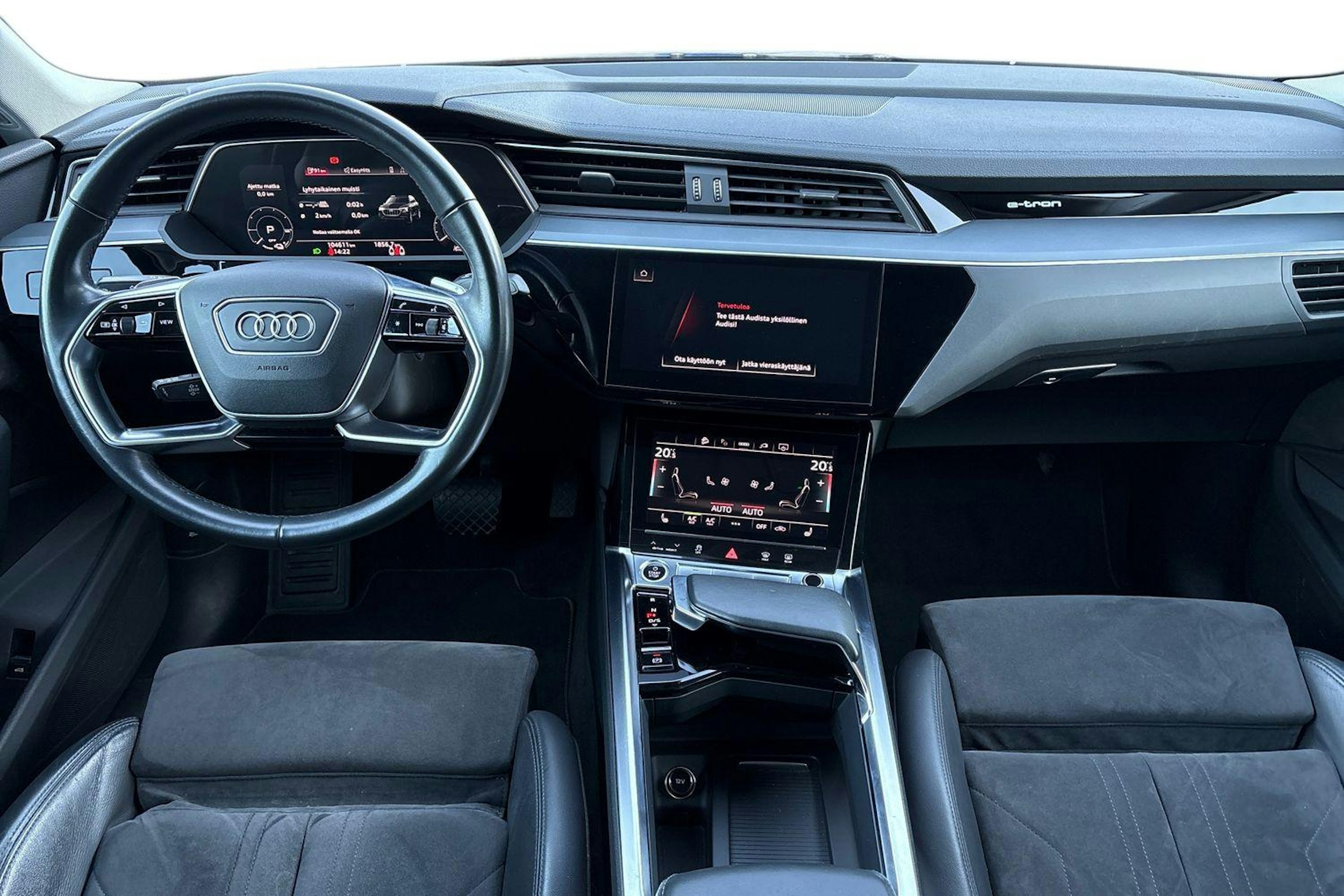 Sininen Audi e-tron 2021 kuva 27.