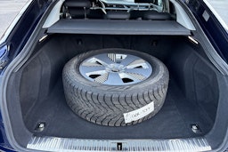 Sininen Audi e-tron 2021 kuva 31.