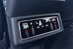 Sininen Audi e-tron 2021 kuva 32.