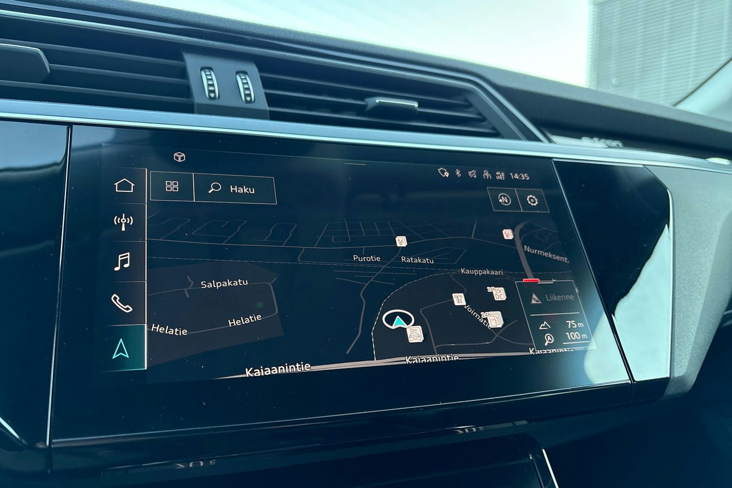 Sininen Audi e-tron 2021 kuva 33.